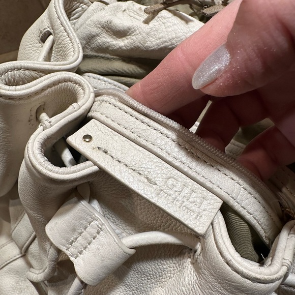 GILI - Picture 3 of 3